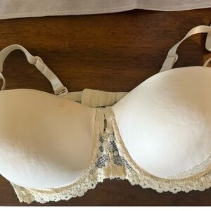 Bra sz 38D Lace Trimmed White Bra by Rene Rofe underwire New